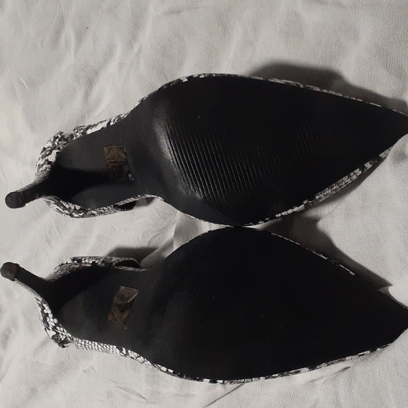 Fashionable snakeskin 8.5 heel shoes - Picture 8 of 11